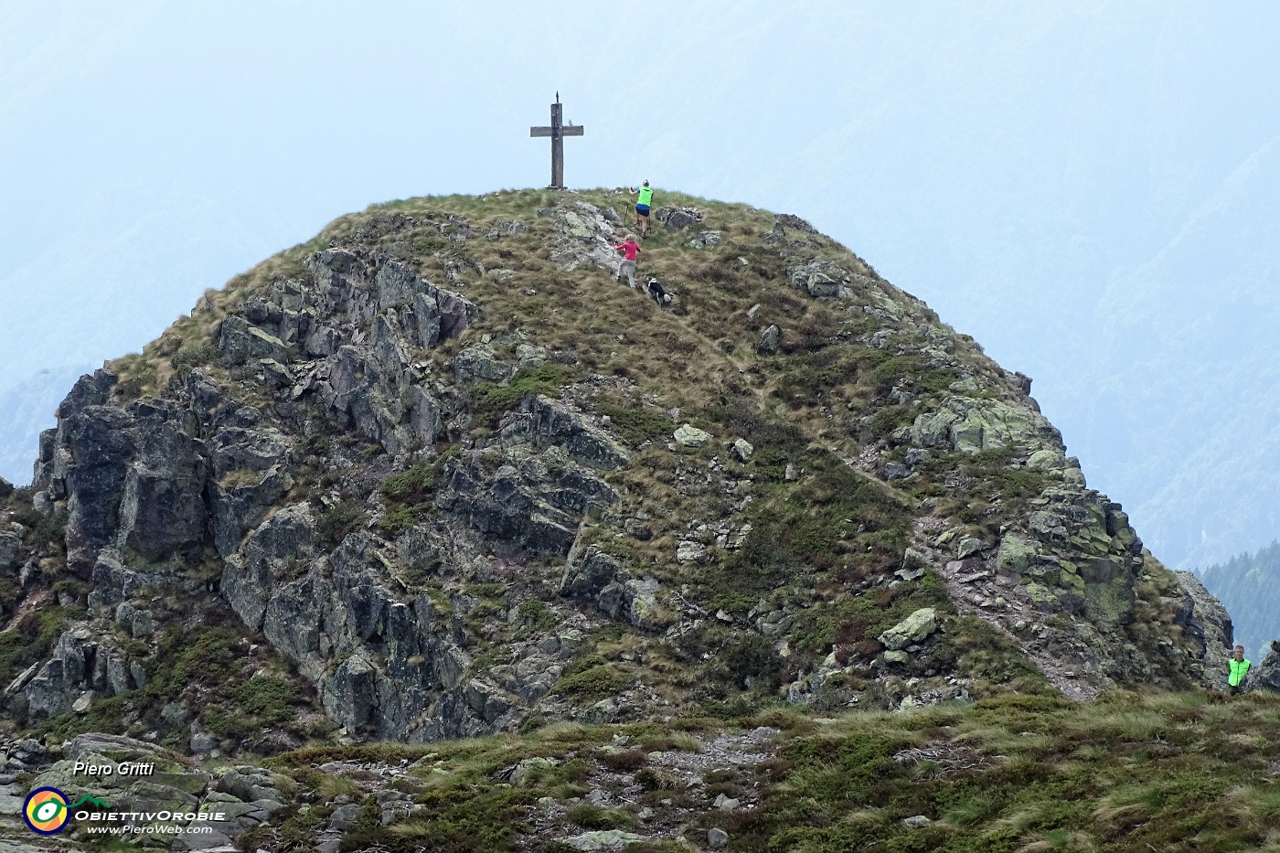 45 Saliamo sul torrione  Mincucco (1832 m).JPG